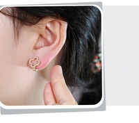 Boucles d'oreilles Fleur, Boucles d'oreilles Huggie, Boucles d'oreilles Charme, CZ, Délicates, Florales, Élégantes, Tendance, Minimalistes, Plaqué Or, Cuivre, Laiton pour Femme
