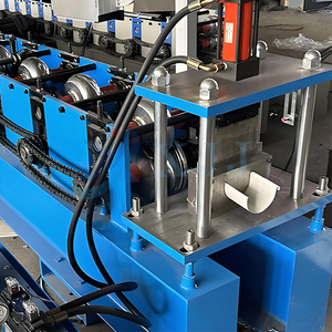 Fabrication <span class=keywords><strong>prix</strong></span> PPGI acier toit pluie collecte gouttière rouleau ancien faisant des machines Portable gouttière Machine - Product Image 4