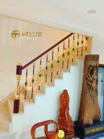 Rampe d'escalier de villa Copper Mansion, Garde-corps de luxe léger, Colonne moderne simple en alliage aluminium-magnésium, Modèle d'intérieur haut de gamme