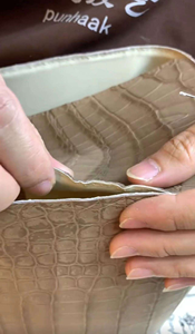 กระเป๋าหนังแท้สะพายข้างผู้หญิง รุ่นใหม่ ปี 2025 น้ำหนักเบา ปิดซิป  ทรงใหญ่  หนังเคลือบเงา  ยอดนิยม - Product Image 2