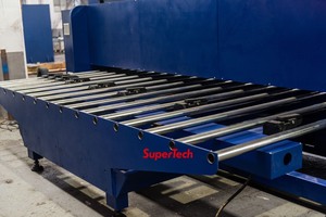 Máquina Plegadora Hidráulica Supertech W62Y-3*3200, Dobladora de Chapa Metálica CNC para Acero al Carbono, Rodamientos y Componentes de Bombas - Product Image 2