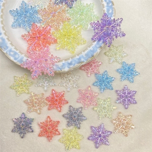 Cuentas de acrílico transparentes con recubrimiento UV de 45 mm y 30 mm, con orificio para colgar, diseño de copo de nieve - Product Image 1