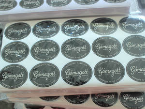 Étiquettes personnalisées pour blouses médicales et produits comestibles en flacons privés - Product Image 1