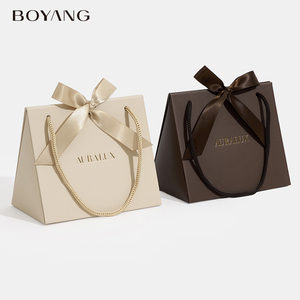Boîte cadeau de luxe pliable en papier avec poignée, personnalisable avec logo Boyang, pour bagues, boucles d'oreilles, bracelets et colliers. - Product Image 4