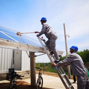 Limpiador de Paneles Fotovoltaicos de Grado Industrial <span class=keywords><strong>RE</strong></span>-YINCAI, 99% de Pureza, Elimina Manchas sin Esfuerzo, Fácil de Usar, No Corrosivo, Sin Residuos - Product Image 5