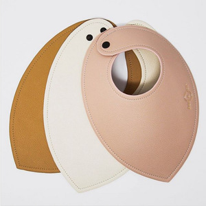 Baberos para bebés/baberos absorbentes, baberos impermeables de cuero ecológico para bebés y uso materno, evitan que los alimentos se ensucien durante el uso. - Product Image 1