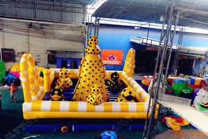 Mur d'escalade jaune gonflable pour des activités d'aventure passionnantes et des loisirs en plein air - Product Image 4