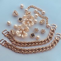 Nouveauté 2026 : Accessoires pour chaussures DIY – Ensemble de perles, cristaux, trèfles à quatre feuilles, fleurs pour chaussures, chaîne or rose, cœurs et strass