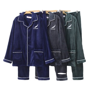 Ensemble d'hiver <span class=keywords><strong>en</strong></span> <span class=keywords><strong>velours</strong></span> corail pour hommes Cardigan long col <span class=keywords><strong>en</strong></span> V Ensemble de deux pièces pour le confort de la maison <span class=keywords><strong>Pyjama</strong></span> <span class=keywords><strong>en</strong></span> flanelle de haute qualité - Product Image 1