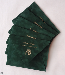 Élégante Enveloppe d'Invitation de Mariage en Velours Rose Poudré avec Impression Personnalisée en Or Cuivré et Monogramme Sceau de Cire - Product Image 2