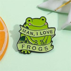 Insignia <span class=keywords><strong>de</strong></span> Metal personalizada del fabricante Animal Rana verde Broche inglés Letra Ranas Forma Beneficiosa Insecto Proteger Tierra Esmalte Pins - Product Image 5