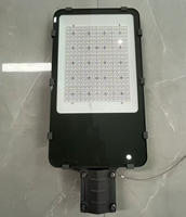 Vente Flash : Lampadaire LED 200W IP66 de style projet municipal, fourni par le fabricant, idéal pour les parkings