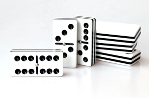 Set di Domino Ecologico in Acrilico RTS Double 6 Six, Dimensione 5414, Nero e Bianco, Cinque Strati, Scatola Personalizzata con Logo, Prodotto in Cina - Product Image 2
