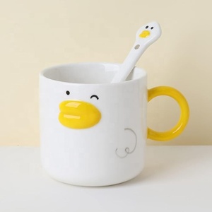 Set di Tazze in Ceramica a Forma di Anatra con Cucchiaio, <span class=keywords><strong>Becco</strong></span> e Manico Gialli, Sostenibile, Grande Capacità per Bambini o Appassionati di Cartoni Animati - Product Image 1