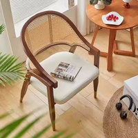 Échantillon Gratuit - Chaise de Salle à Manger en Bois avec Dossier en Rotin et Coussin Doux pour Cuisine et Restaurant