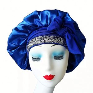 Bonnet en satin de haute qualité avec logo personnalisé, double couche de strass brillants et bande élastique en soie - Product Image 2