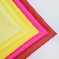 Cuir synthétique PU de haute qualité sans PFAS, fabriqué en Chine, pour vêtements imperméables personnalisés, tissu en cuir P