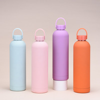 Bouteille isotherme portable en acier inoxydable à double paroi de 500 ml avec couvercle en PP, personnalisable en gros