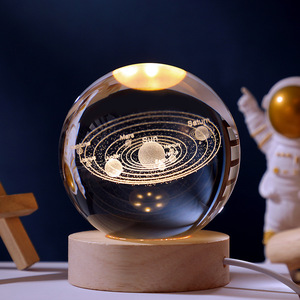 Luces Nocturnas LED 3D, Regalo de Navidad, Bola de Cristal 3D del Sistema Solar, Luces Decorativas para el Hogar, Base de Madera - Product Image 3