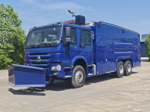 Camion de pompiers HOWO 6x4 pour la gestion des foules avec cabine à grille de protection, télécommande et canon à eau haute pression - Product Image 3