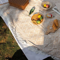 Couverture de pique-nique tissée style bohème avec pompons, plusieurs tailles disponibles, tapis d'extérieur portable et pliable pour le camping, la plage et le parc