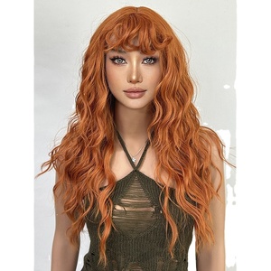 Perruque de cosplay <span class=keywords><strong>avec</strong></span> <span class=keywords><strong>frange</strong></span>, <span class=keywords><strong>cheveux</strong></span> longs ondulés orange, <span class=keywords><strong>coiffure</strong></span> naturelle et volumineuse pour toute la tête - Product Image 1