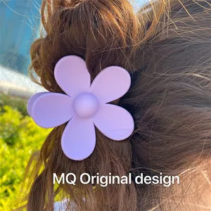 7cm Ins Hair Accessories Fashionable Daisy Hair Clip Wholesale Flower Medium Plastic Hair Claw For Women Girls