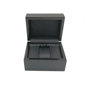 Sang Trọng Biểu Tượng Tùy Chỉnh Người Đàn Ông Màu Đen Của Quà Tặng Đóng Gói Hộp Chất Lượng Cao Màu Đen Gỗ Da Hình Chữ Nhật Handmade Với Dập In Ấn - Product Image 1