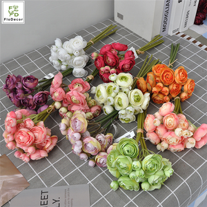 Nuovo arrivo tè artificiale rosa Mini Ranunculus Bouquet fiore tessuto di seta per la decorazione domestica della festa nuziale - Product Image 1