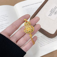 Pendentif gourde en argent sterling 925 plaqué or avec émail à basse température, incrusté de diamant de laboratoire certifié IGI 0,313 ct sur le côté