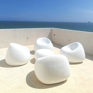 Conjunto de Sillas Esculturales de Resina Moderna, Forma Irregular Blanca, Muebles Decorativos Artísticos para Exteriores, para el Hogar y Espacios Públicos - Product Image 4