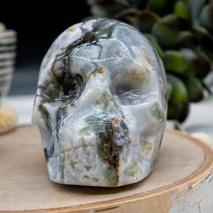 Crânes sculptés en pierre de cristal naturelle en gros, crânes en agate mousse druzy, décoration d'intérieur, cadeau - Product Image 2