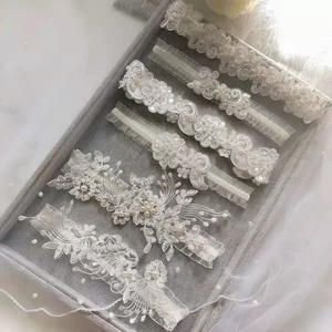 Nouvel ensemble de jarretelles de mariage pour mariée, orné de cristaux exquis, avec perles et broderies, couvre-cuisse - Product Image 1