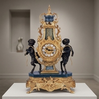 Horloge de table / Horloge de cheminée en laiton et marbre noir italien doré, avec figurine de faun, pour collection et décoration intérieure, livraison en 15 jours