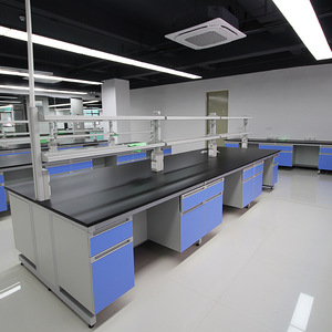 Mesa de Trabajo para Laboratorio Central, Superficie de Acero con Recubrimiento Epóxico, 4 Cajones, Diseño Industrial para Uso en Laboratorios Escolares - Product Image 1