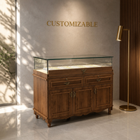 Vitrine de présentation de bijoux en bois sur mesure avec comptoir en verre, finition stratifiée et dos massif pour la vente au détail