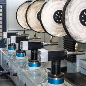 เครื่องขัดเงาอัตโนมัติ CNC ความเร็วสูง Dingzhu พร้อมรีโมทคอนโทรล กำลังไฟ 35 กิโลวัตต์ สำหรับฮาร์ดแวร์ ก๊อกน้ำห้องน้ำ และพื้นผิวโลหะ - Product Image 1