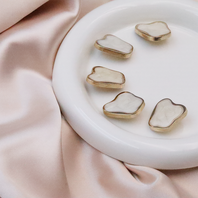 Heteroideus Enamel Color Fill-in Design Fashion Women Shank Button