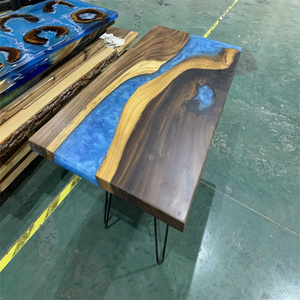 Mesa de madera maciza de resina anticorrosión para exteriores Adventure in the Valley Stream - Product Image 1