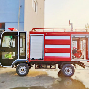 Camion de pompiers électrique avec réservoir de 3001 à 5000 L, canon à eau rotatif et feux de signalisation pour utilisation en cas d'urgence - Product Image 2