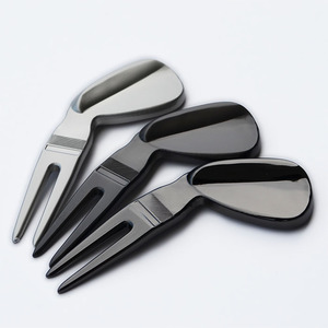 Outil <span class=keywords><strong>de</strong></span> divot <span class=keywords><strong>de</strong></span> golf en métal en forme <span class=keywords><strong>de</strong></span> cale d'usine outil <span class=keywords><strong>de</strong></span> réparation <span class=keywords><strong>de</strong></span> divot <span class=keywords><strong>de</strong></span> golf noir mat fourche <span class=keywords><strong>de</strong></span> pas en alliage <span class=keywords><strong>de</strong></span> Zinc - Product Image 2