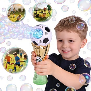 Bâton à bulles de football électrique d'extérieur pour enfants, avec lumière LED, en forme de trophée de football - Product Image 1