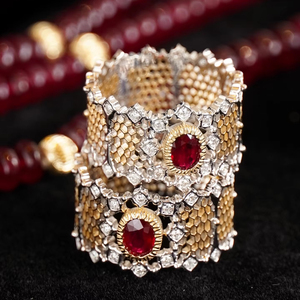 Phong Cách Cổ Điển 18K Vàng Vàng Tự Nhiên Pigeon Blood Ruby & Kim Cương Tự Nhiên Nhẫn Cao-End Thủ Công Hình Bầu Dục Hình Ladies 'Đồ Trang Sức - Product Image 2