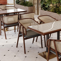 Ensemble de meubles de restaurant modernes et minimalistes en cuir et bois, banquette, canapé, table et chaises pour chambre à coucher