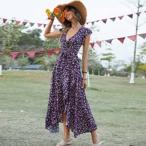 Venta al por mayor de logotipo personalizado de alta calidad Slip Dress para las mujeres Nuevo bohemio con cuello en V de tiras de vacaciones Casual mujeres vestidos florales - Product Image 3