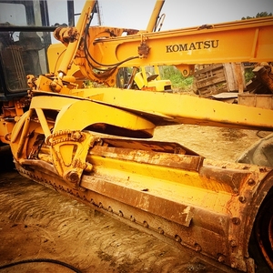 Motoniveladora Komatsu GD511A Usada de Alta Calidad en Venta - Product Image 2