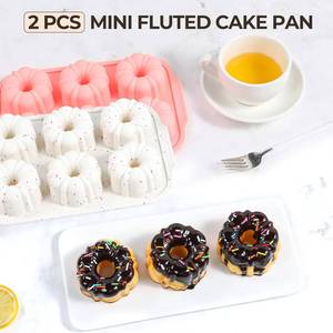 MUYULINS - Molde para Cupcakes de Silicona Grande, Color Beige, 6 Tazas, Antiadherente, Libre de BPA, con Marco Reforzado de Metal, Apto para Horno, Estilo Americano - Product Image 4