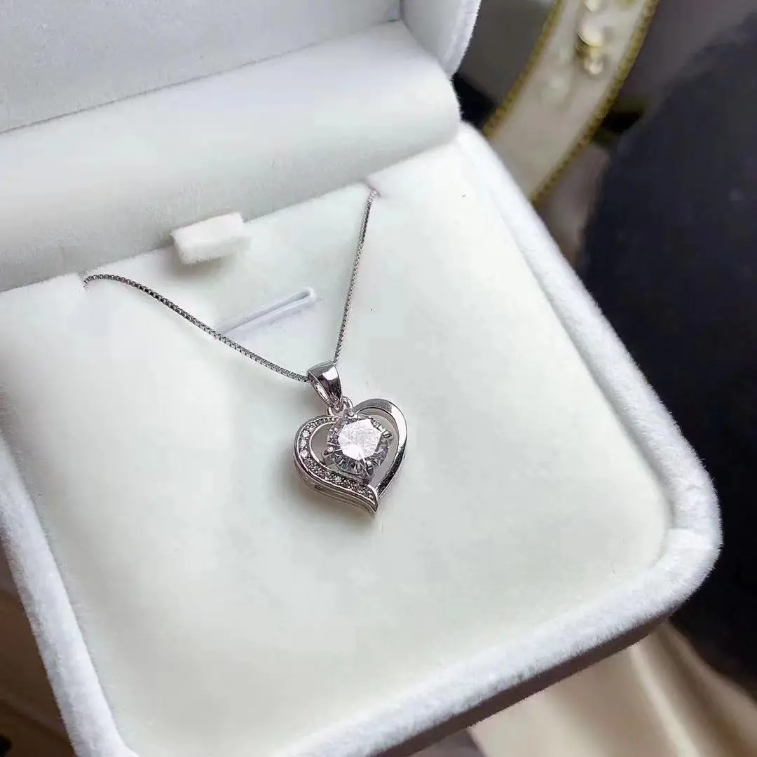 Alta calidad buen precio moda San Valentín delicado 925 plata esterlina corazón moissanita collares