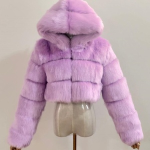 Abrigo con capucha de piel sintética gruesa de Invierno para <span class=keywords><strong>mujer</strong></span> <span class=keywords><strong>2022</strong></span> abrigos de burbujas recortados de otoño para damas - Product Image 3