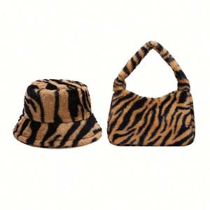 Conjunto de Bolso y Sombrero con Estampado de Vaca y Peluche para Niñas, Estilo Informal, Ecológico, para Uso Diario y Fiestas, 100% Nuevo - Product Image 4